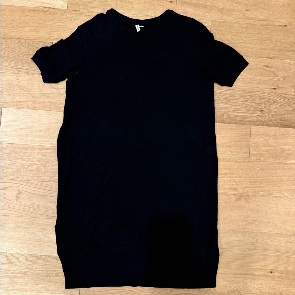 Black Short-Sleeve Shift Dress - Unbranded